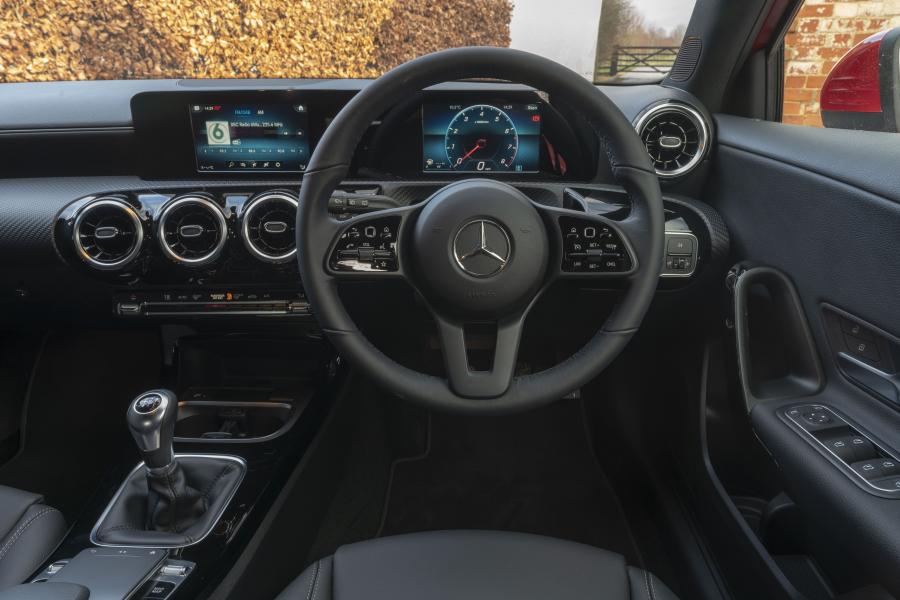 Торпедо Mercedes-Benz A180 SE (W177) 2019 года  (UK) (фото 9 из 10)